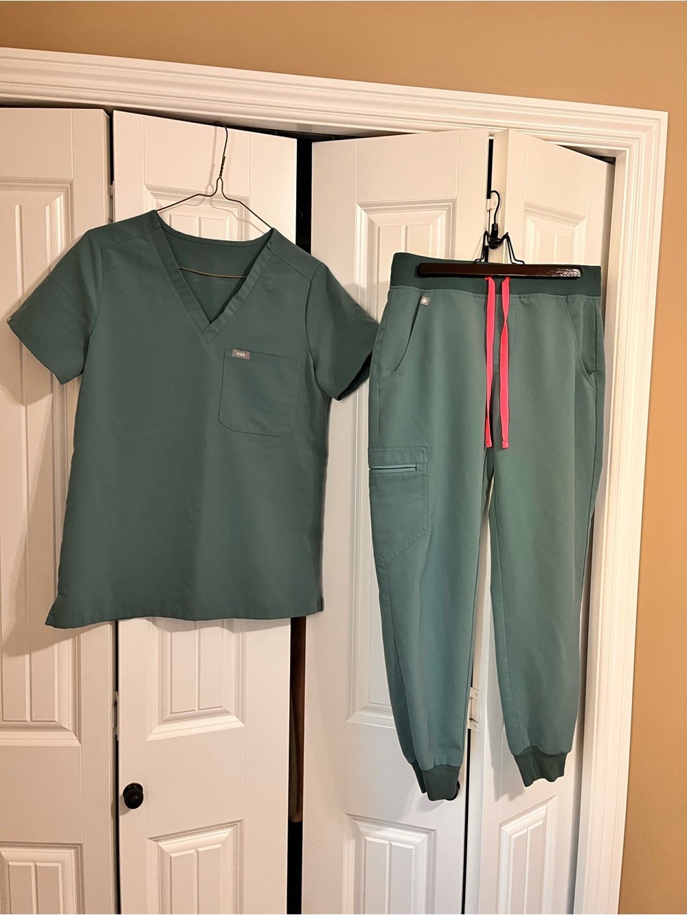 Figs scrub set (2 pairs of pants)